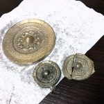 小型鏡の文様を自分で刻む